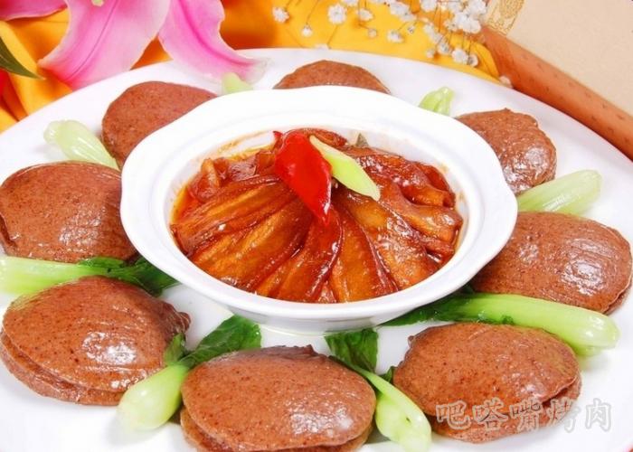 薄薄的肉片酱香杭椒回锅肉