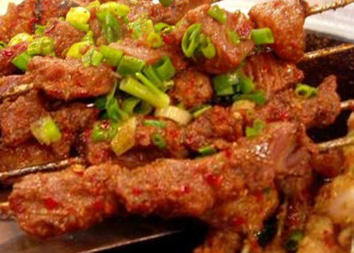 美味的烤牛肉金针卷