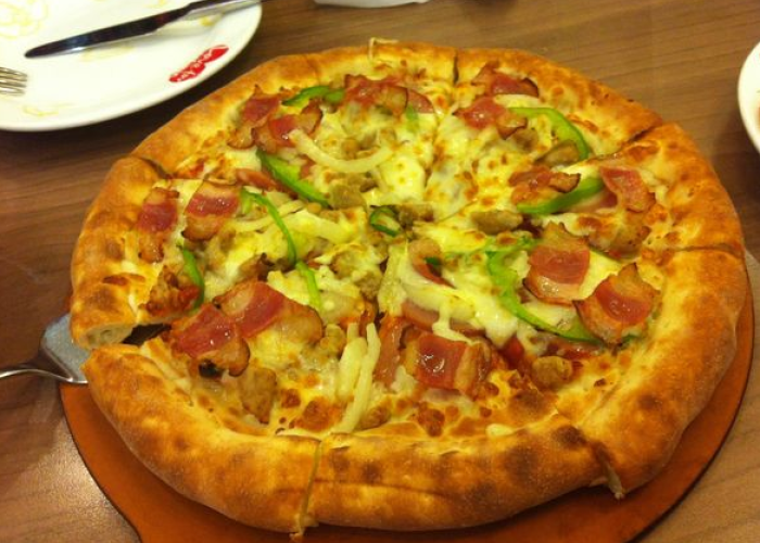 黑橄榄烤肉披萨舌尖上的美味