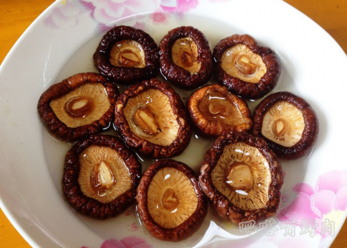 味道爽口的香烤肉糜鹌鹑蛋做法韩国烤肉来教您