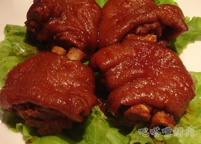 口味独特的麻辣猪蹄的做法