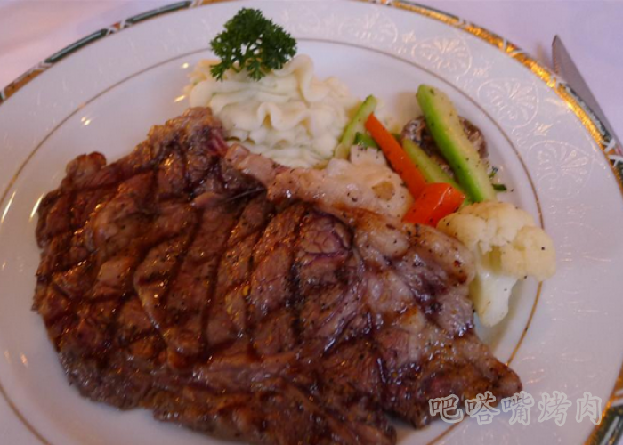 高端大气上档次烤肉眼牛排