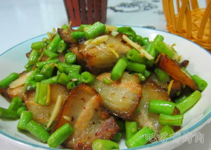 好吃的美味豆角炒烤肉