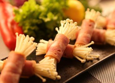 烤培根金针菇卷