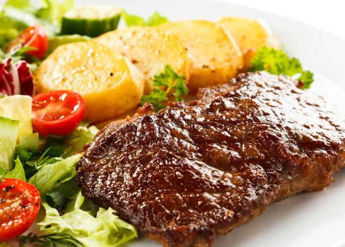 烤肉蔬菜水果是必不可少的东西