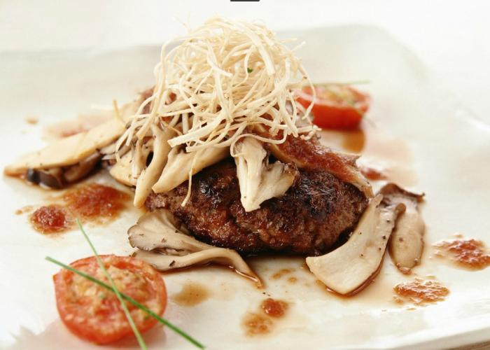 吃烤肉是许多人的最爱但是吃的时候一定不要喝可乐