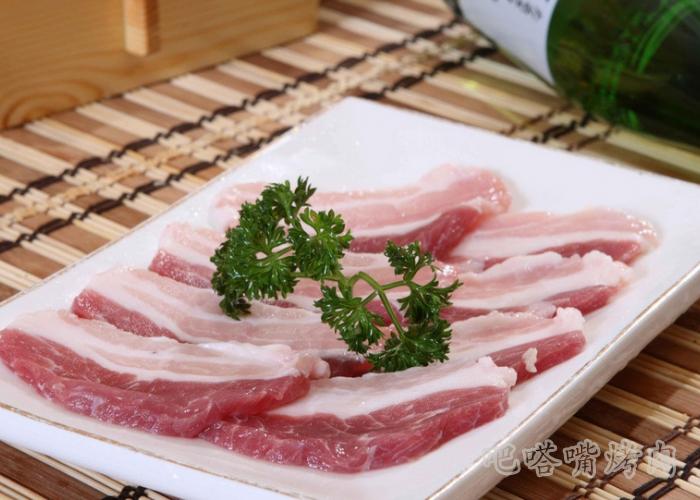 如何使用平底锅制作烤肉