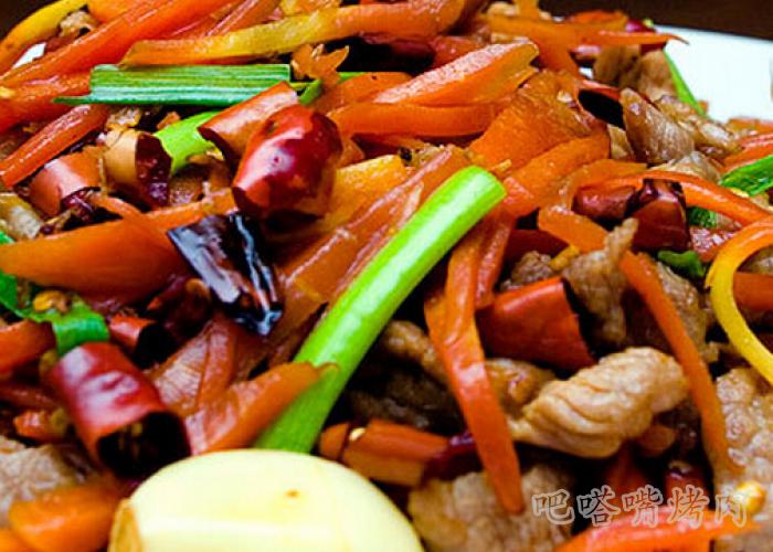 胡萝卜回锅烤肉的做法介绍