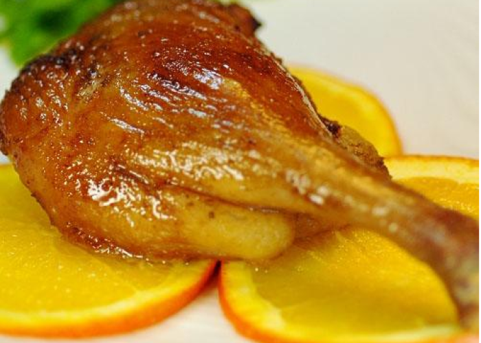 很好吃的烤肉桂味烤鸭腿