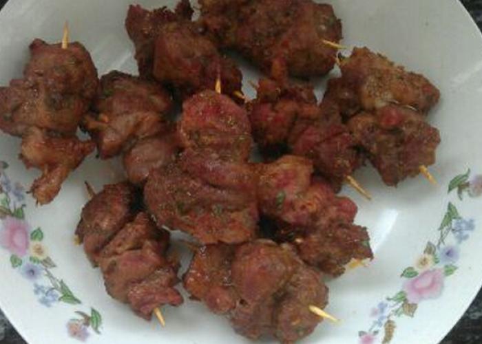 煎烤迷你羊肉串的烤肉技术