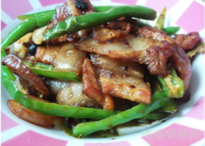 韩国烤肉加盟教您酱香杭椒回锅肉步骤