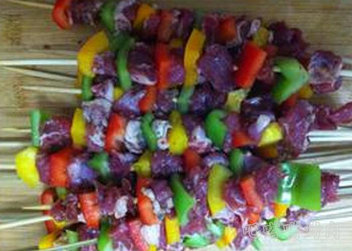 韩国烤肉店介绍彩椒羊肉串的做法步骤