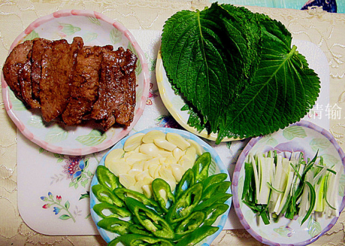 苏叶辣白菜烤肉包做法步骤