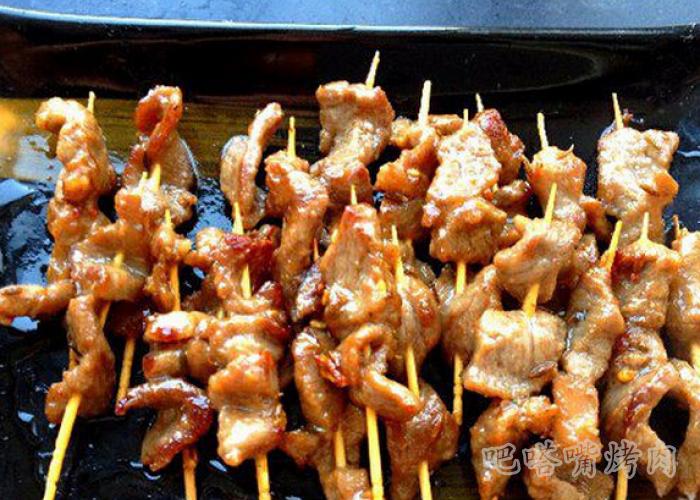烤肉加盟店告诉你煎烤麻辣孜然澳洲牛肉串怎么做