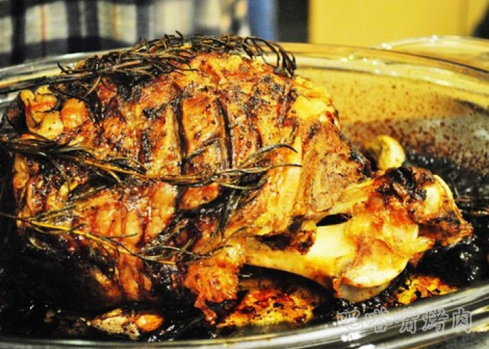 亲手做迷迭香烤羊腿肉增加你朋友圈的名气
