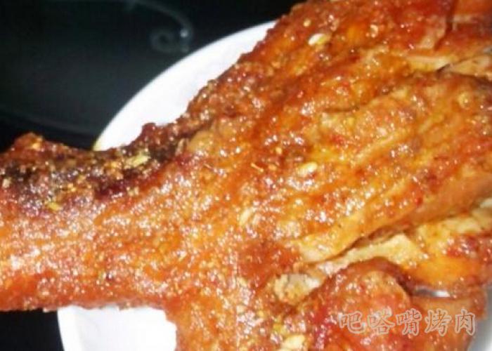 讲述烧烤风味鸡腿披萨的做法