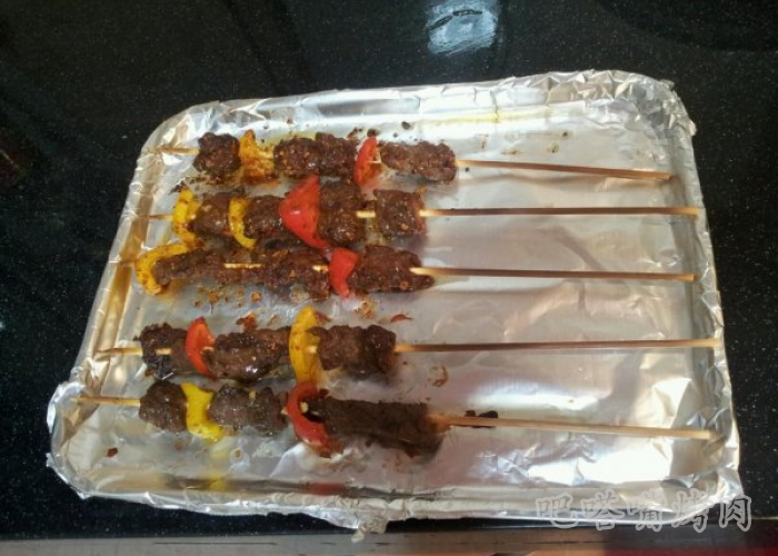 好吃美味的彩椒烤肉串