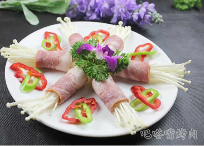 健康绿色培根烤金针菇