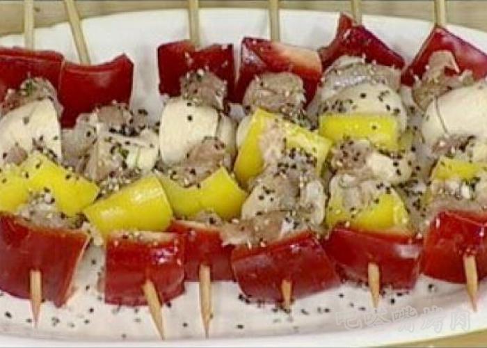 韩国烤肉店介绍彩椒三文鱼串的做法