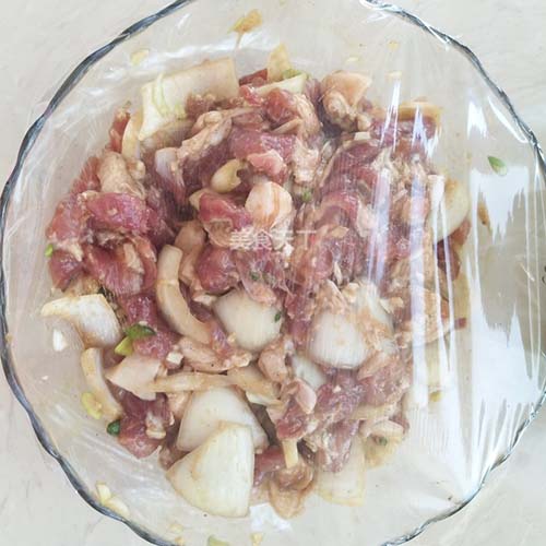五花肉的腌制